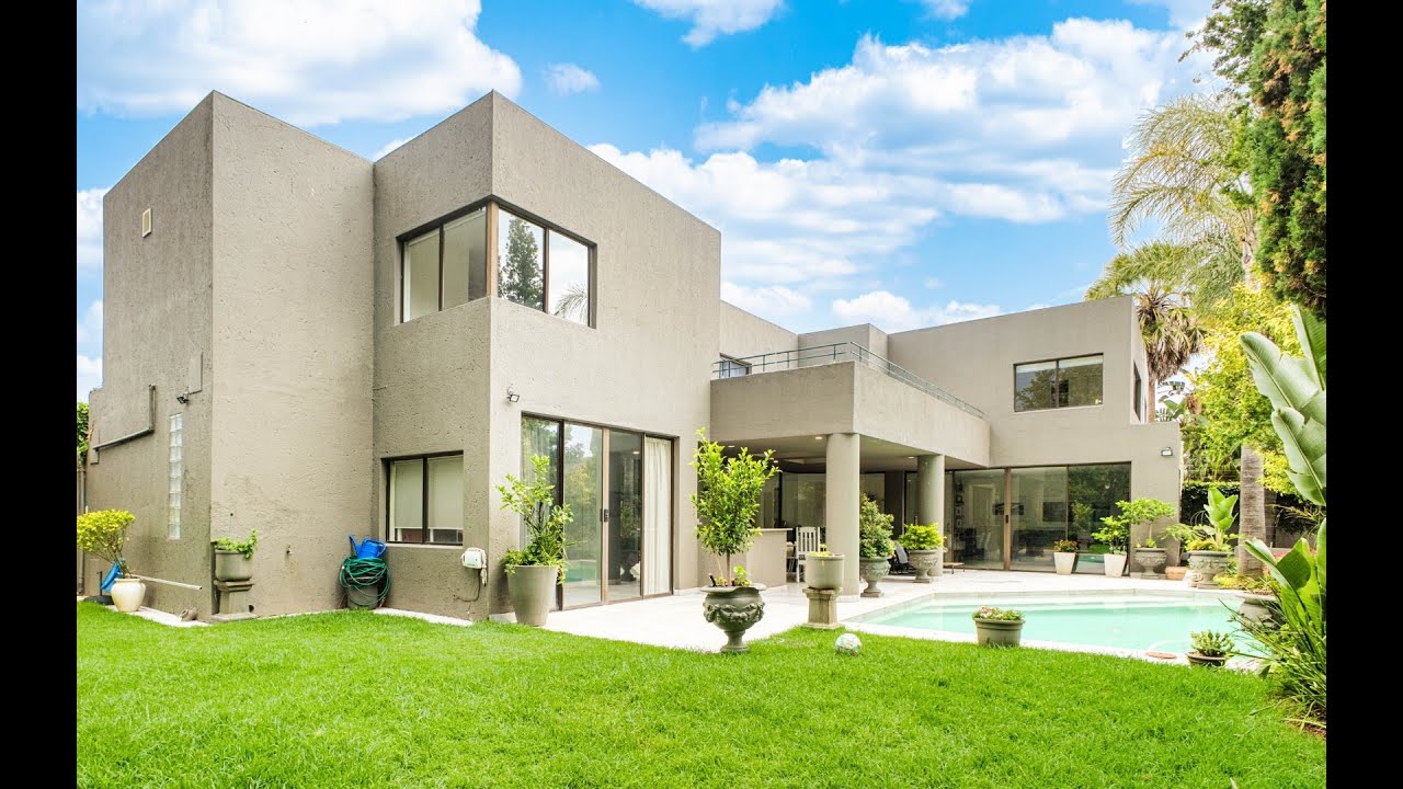 Discover space, comfort & security in this exceptional Sandown cluster
