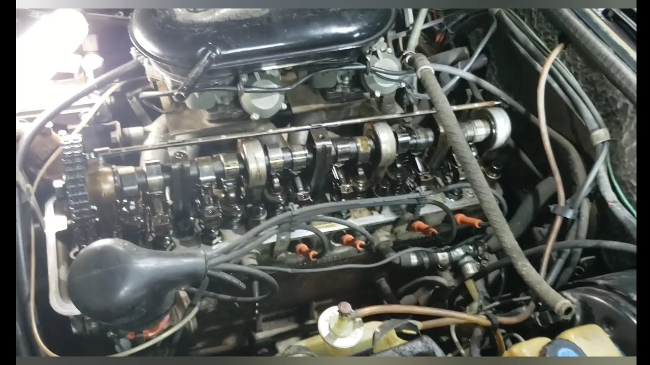 W108 classic Mercedes mechanical restoration. Valve adjustment.