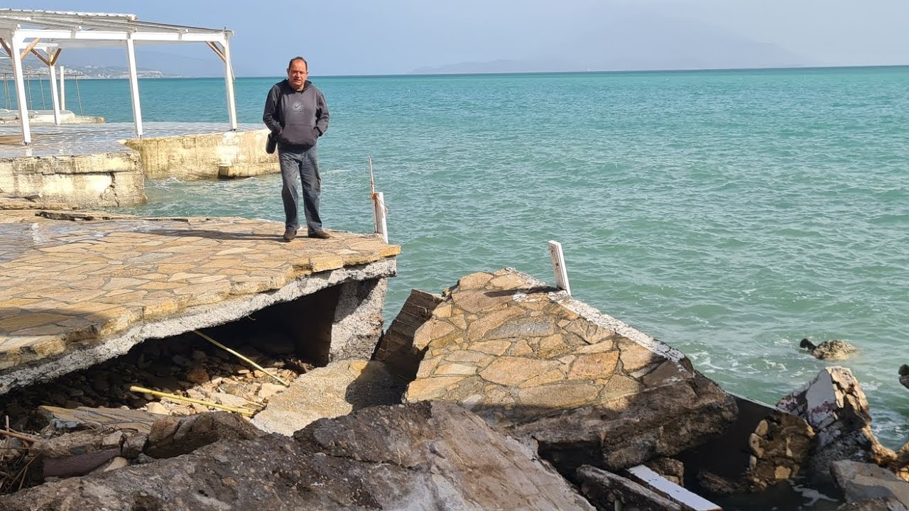 Ζημιές προκάλεσε ο δυνατός νοτιάς που έπληξε την παραλιακή ζώνη στο Ηραίον Σάμου, στο νησί της Σάμος