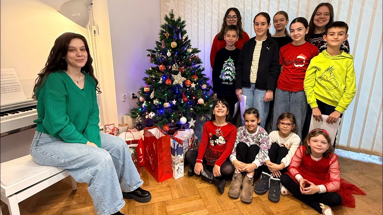 Corul Happy Voices - colinde pe 2 voci egale