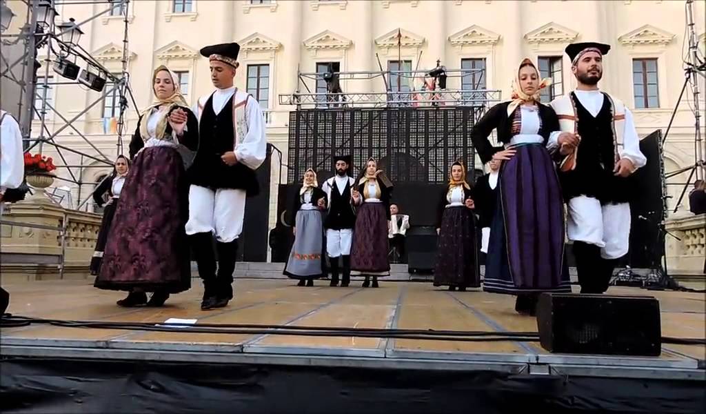 Sardegna: Sassari   Gruppo folk di Villaurbana
