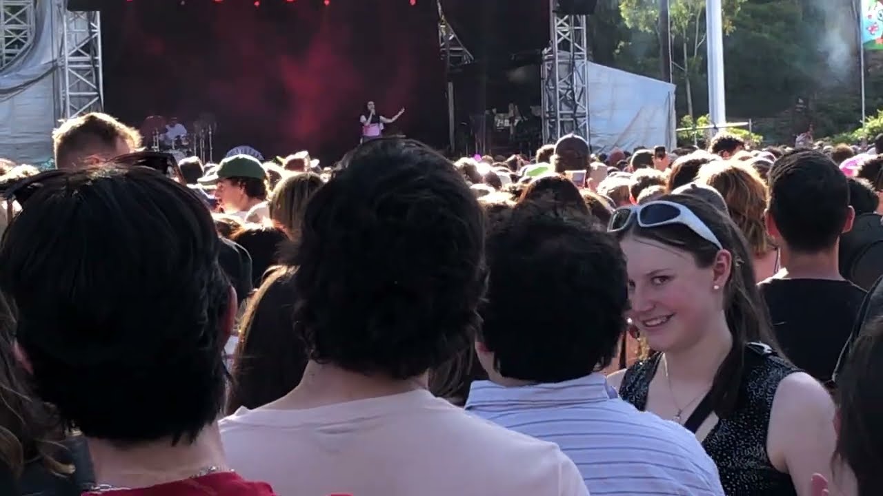 Benee - Soaked (Live at Laneway Melbourne 2026)