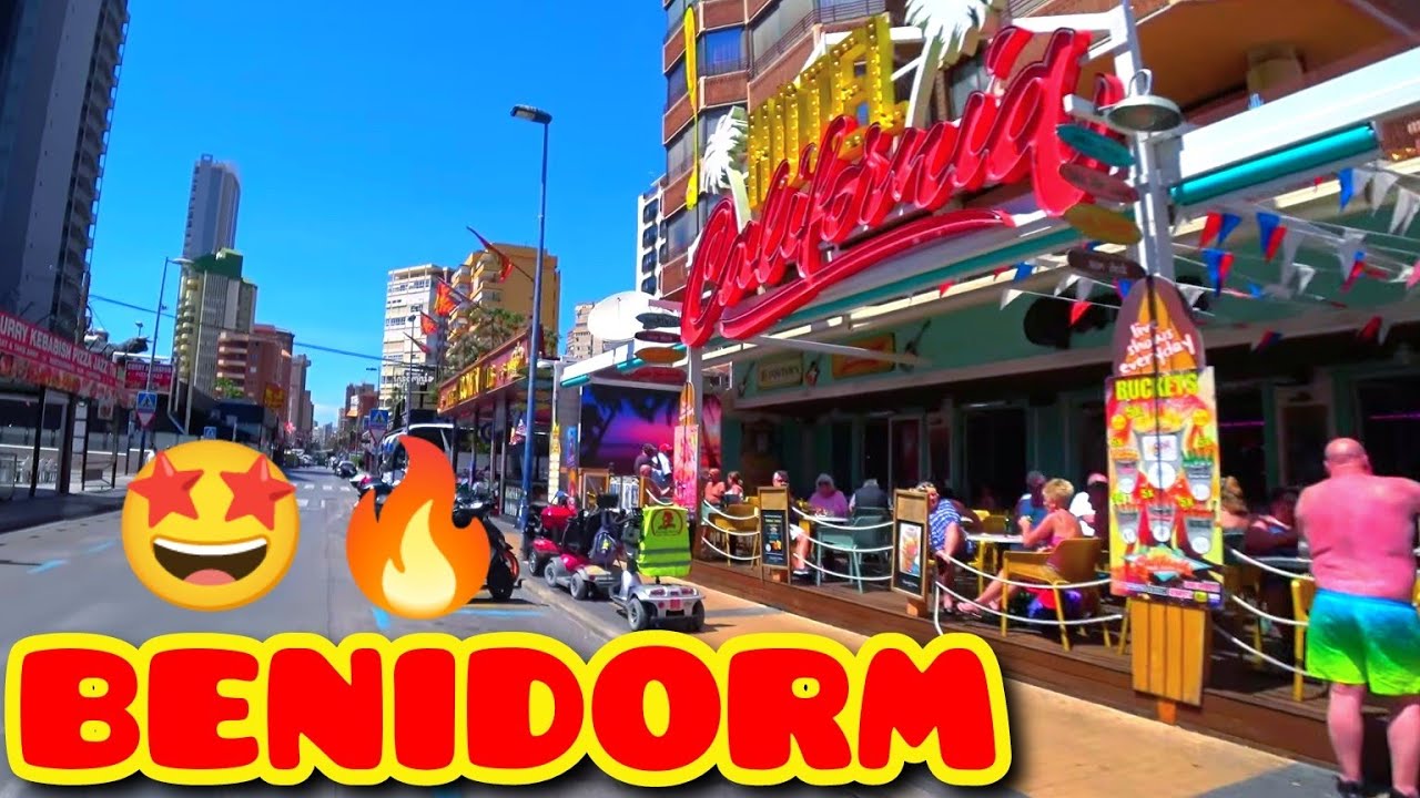 Benidorm +30&deg;C🔥 Gerona Street All Bars 25 April 2023 Live Tour 4K