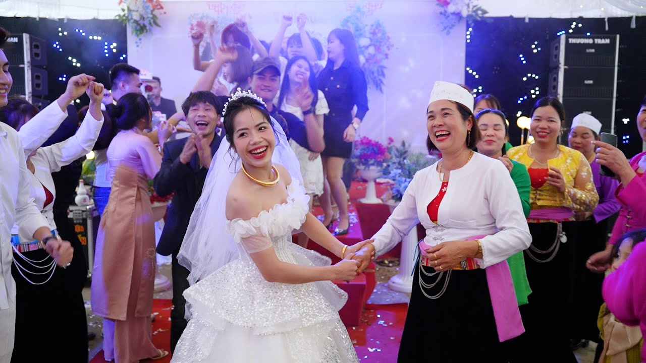 Đám cưới Anh Tuấn - Vi Vi, cô dâu solo với mẹ chồng