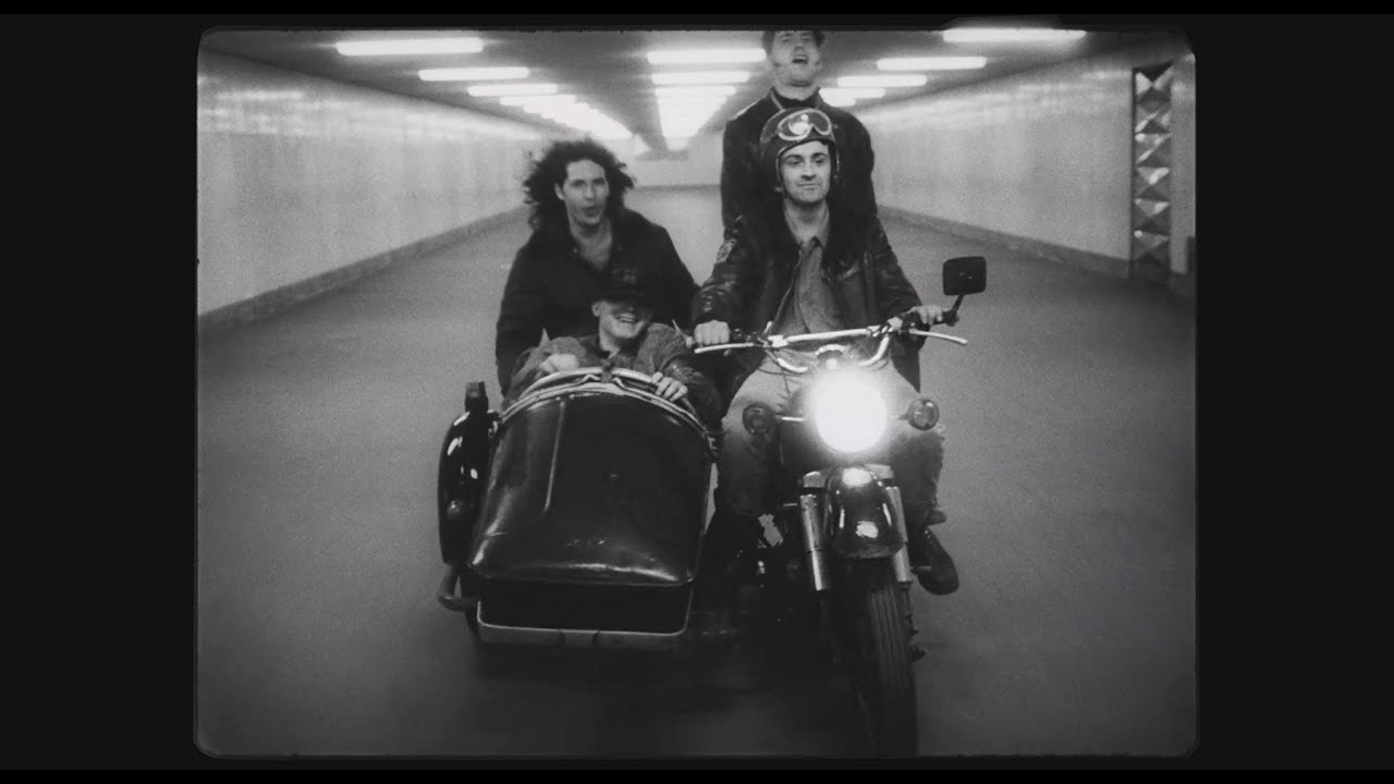 Ikarus - She Kill The Laugh (Offizieller Musikfilm)