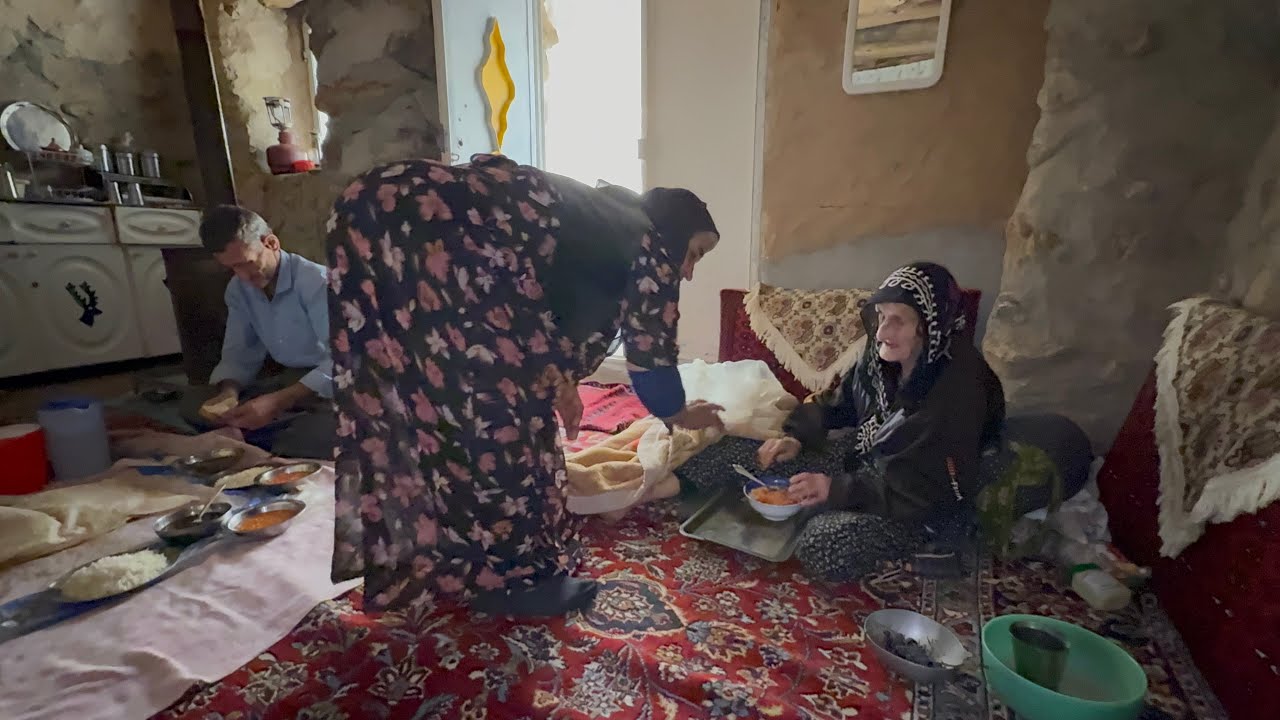 Daily Struggle of a Blind 100-Year-Old Grandma | Mountain Life Documentary
