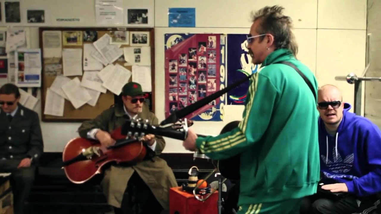 Off The Record: Uusi Fantasia Feat. Freeman - Liian Myöhään
