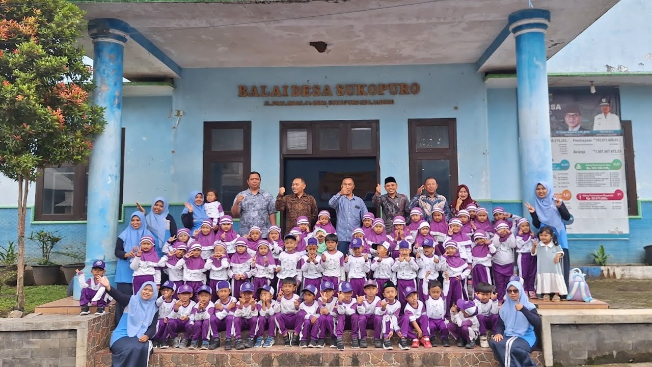 Berkunjung ke Balai desa Sukopuro dengan Topik : Dunia Profesi (Mengenal Profesi Pemerintahan Desa) 