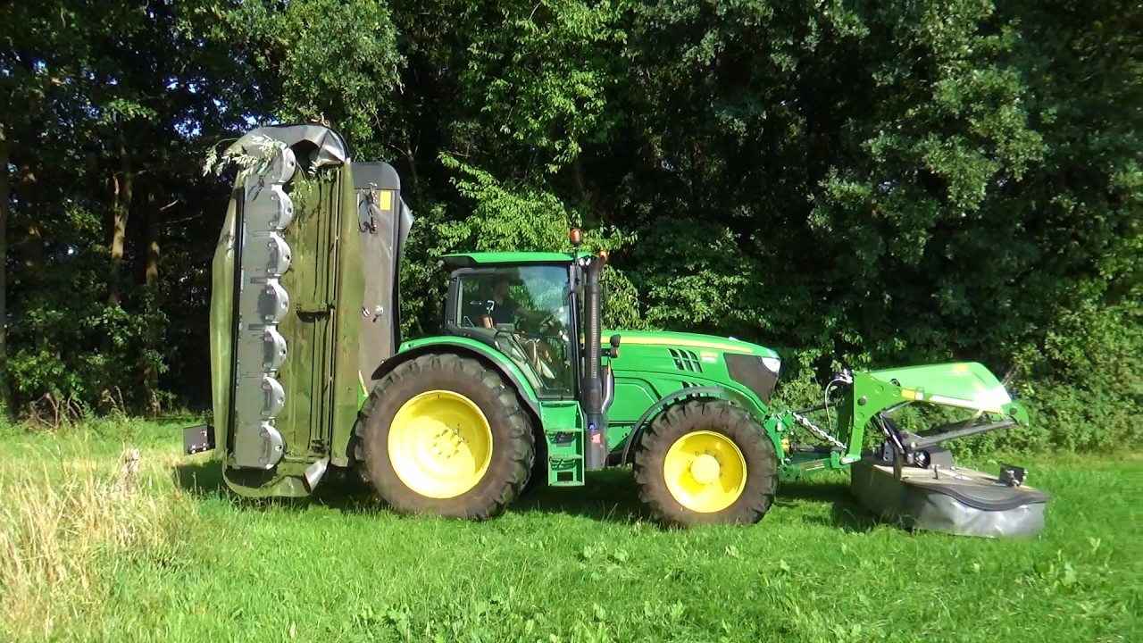 JD & Fendt mowing silage