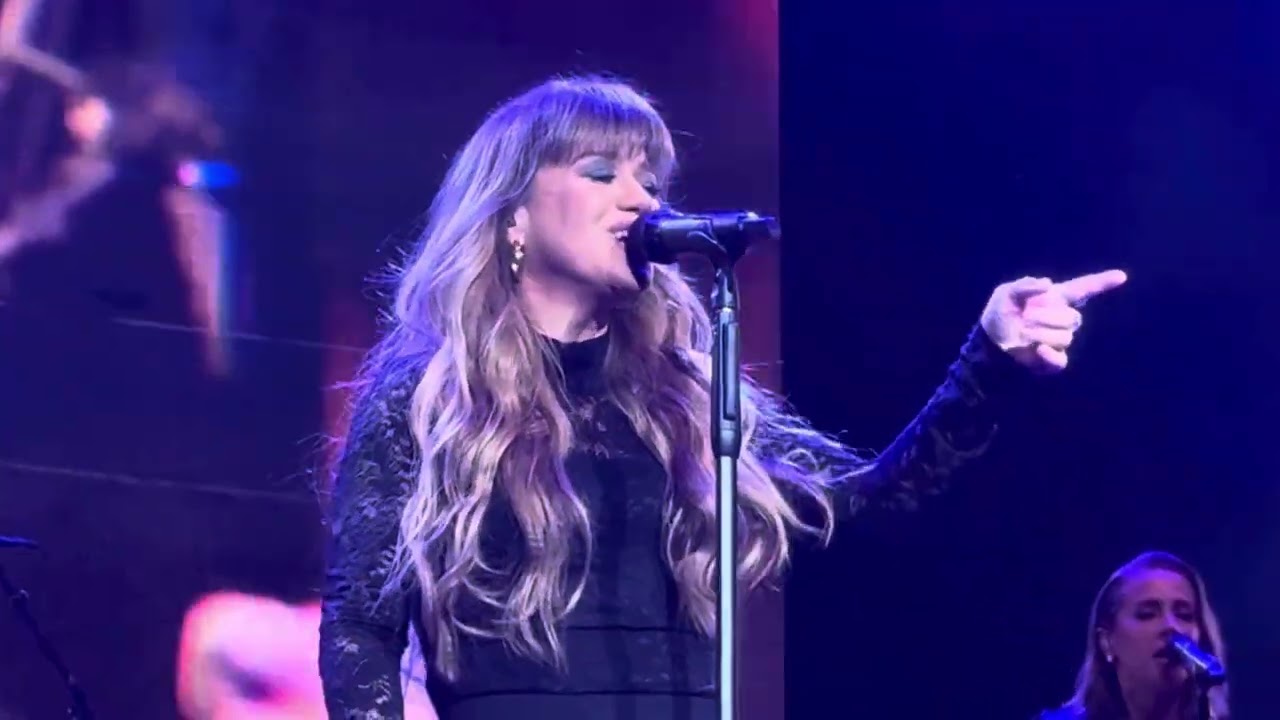 Kelly Clarkson performs Love So Soft in Atlantic City, NJ on 5/11/24.