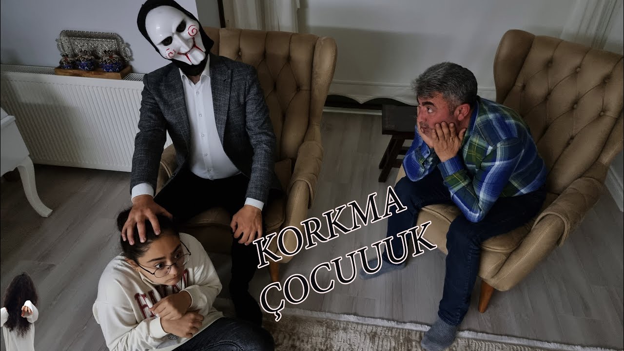 MASKELİ KORKUNÇ VE GİZEMLİ BİR HİKAYE ANLATIYOR