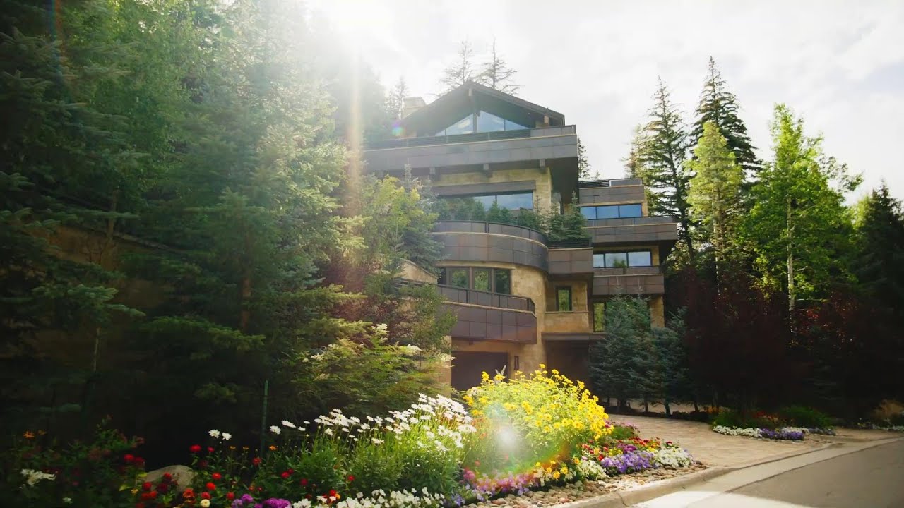 Inside One of the World’s Most Extreme Ski Mansions | JamesEdition