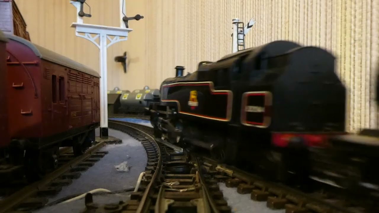 TRIANG OR LIMA OR AIRFIX OR BACHMANN OR MAINLINE MODEL RAILWAY ROLLING STOCK RUN THREE 190226