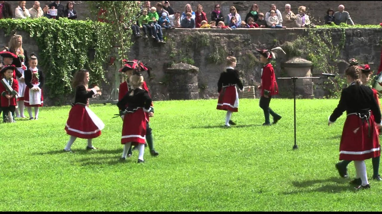 Trampeleswalzer des Kleinen Siedershofes beim Kuchen-u. Brunnenfest in Schwäbisch Hall