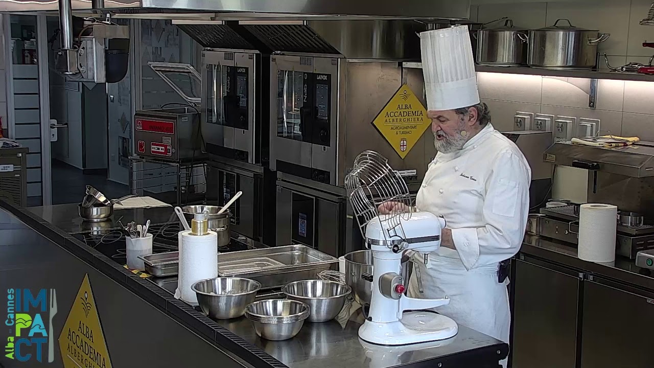 Pera con mousse al cioccolato