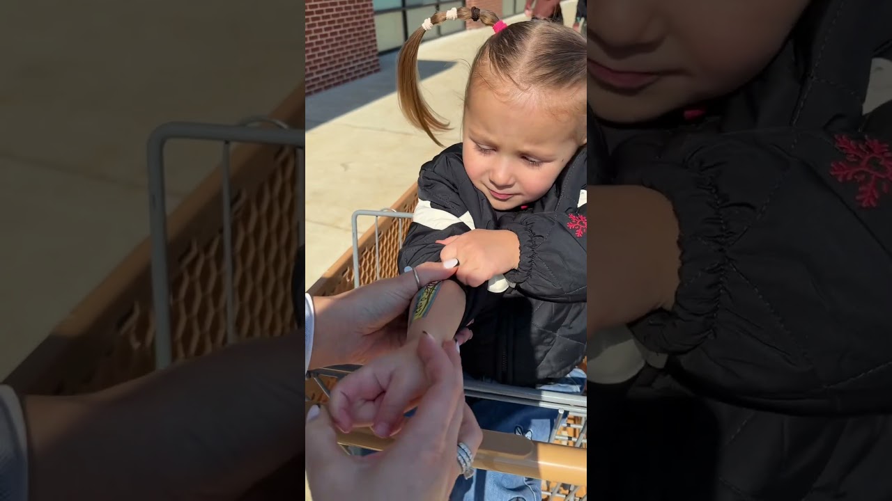 The first things I do to keep my kids safe while shopping😭🛍️#safety #momhack #LifeHack #toddlers
