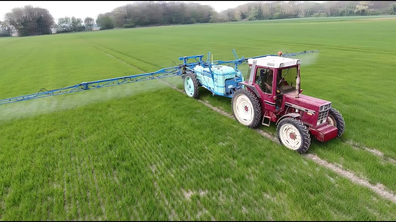 IH 845 xl / traitement et apport d'engrais / DJI