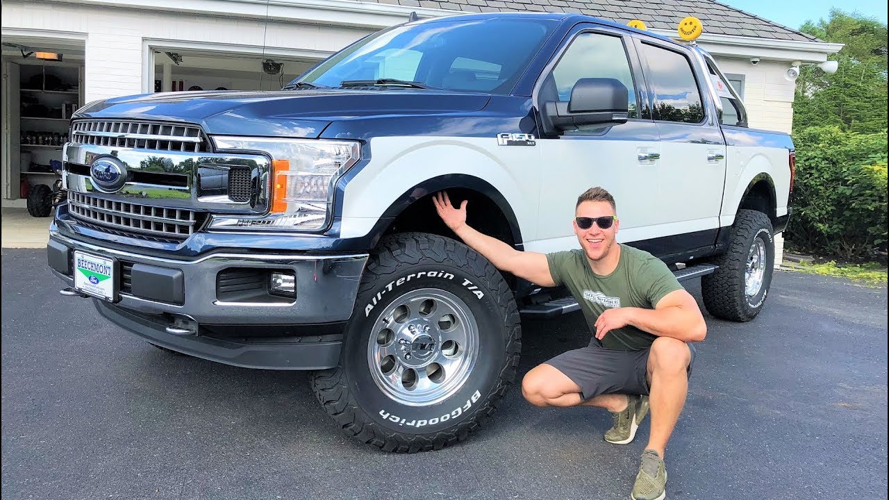 Этот сумасшедший дилер Ford продает НОВЫЕ «РЕТРО» F150 1980-х годов за 50 000 долларов... и они И...