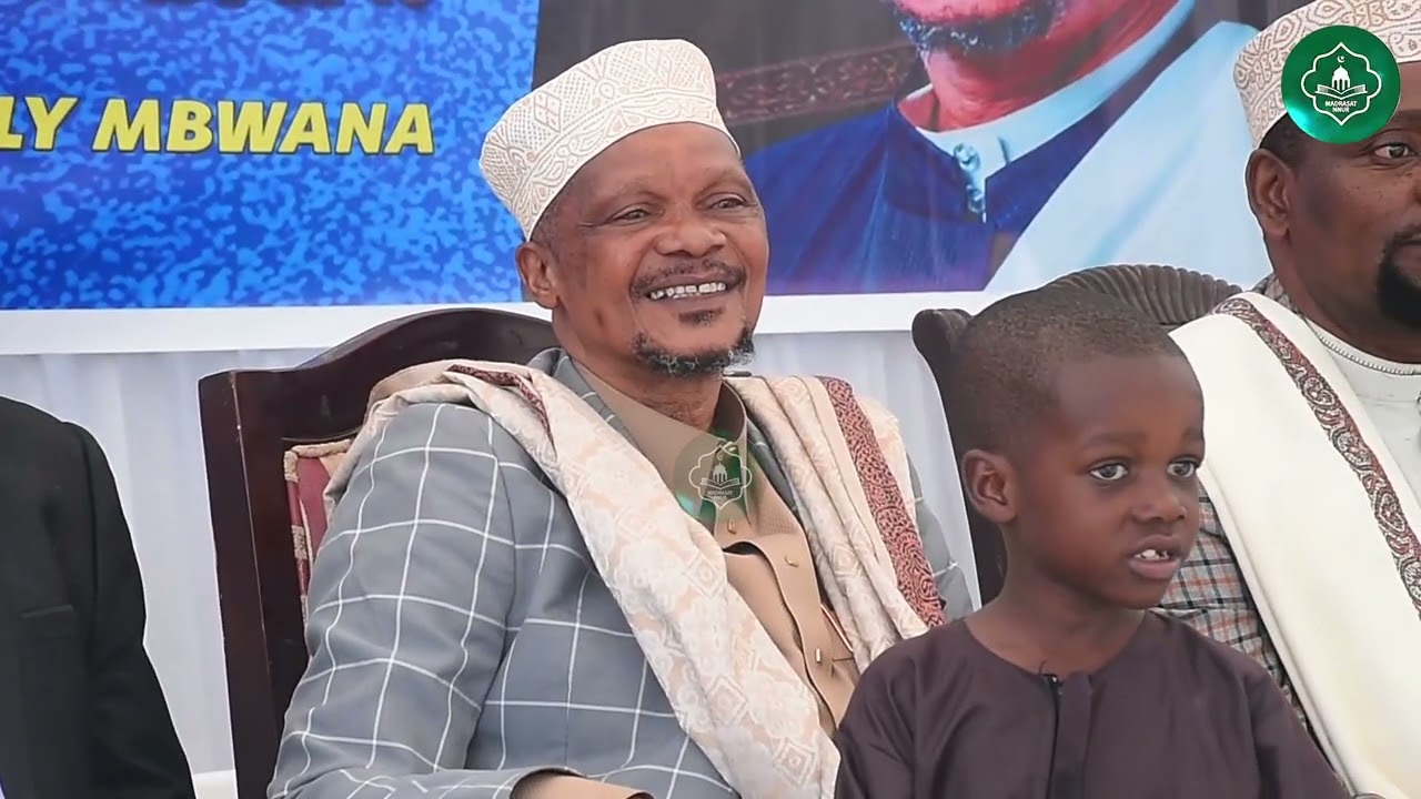 HII NI QASWIDA ILIYOMNYANYUA MUFTI BAADA YA KUTOKA HIJJA