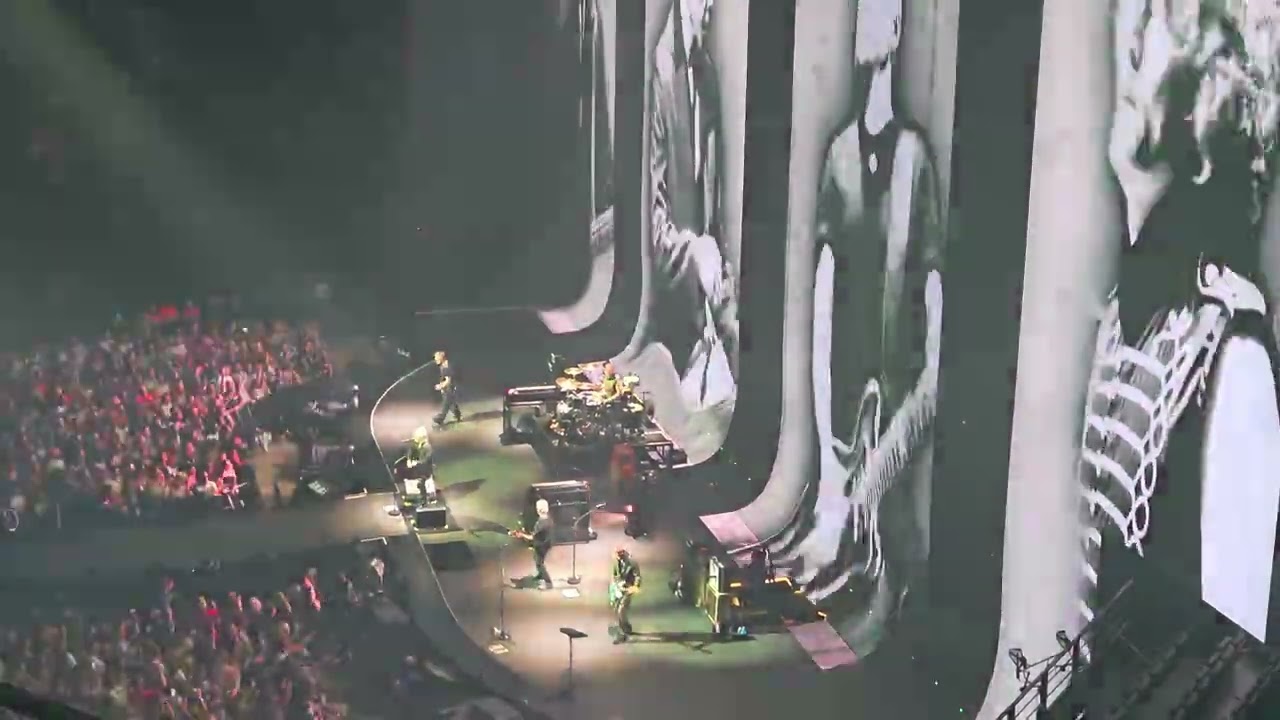 Indochine Arena Tour 2025 - Paris 2 - Intro/Babel Babel/L'amour fou