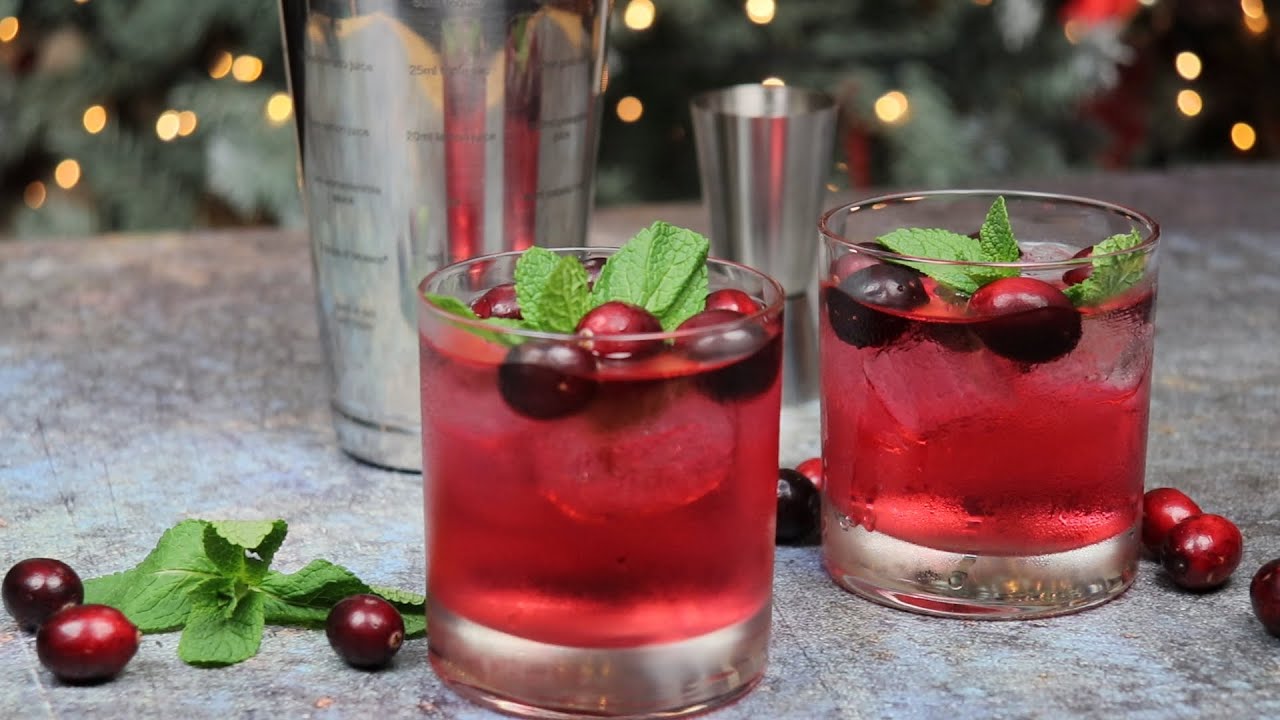 Mistletoe Martini Cranberry Christmas Cocktail | A&A Homemade
