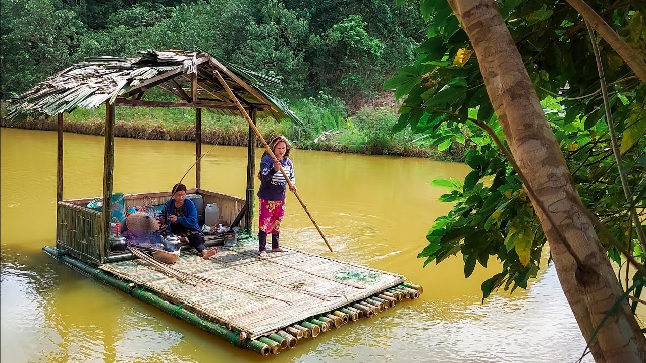 suasana di desa dayak,cari ikan pakai rakit bambu,bakar ikan haruan & pisang hutan,sambal asam munau