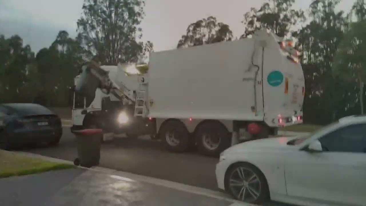 Campbelltown Garbage and Reycling-SL985 and SL741.(my new camera quality)