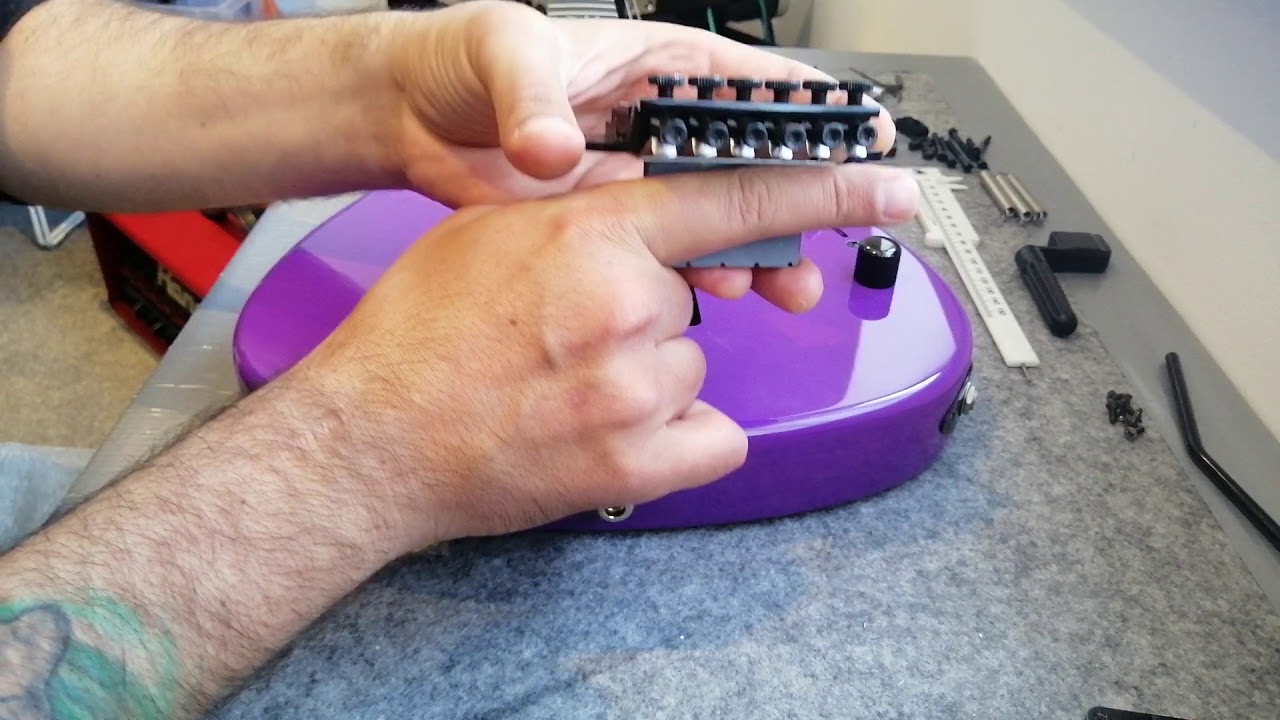 COMO FUNCIONA UMA PONTE DE GUITARRA COM SISTEMA FLOYD ROSE DE MICRO AFINAÇÃO?