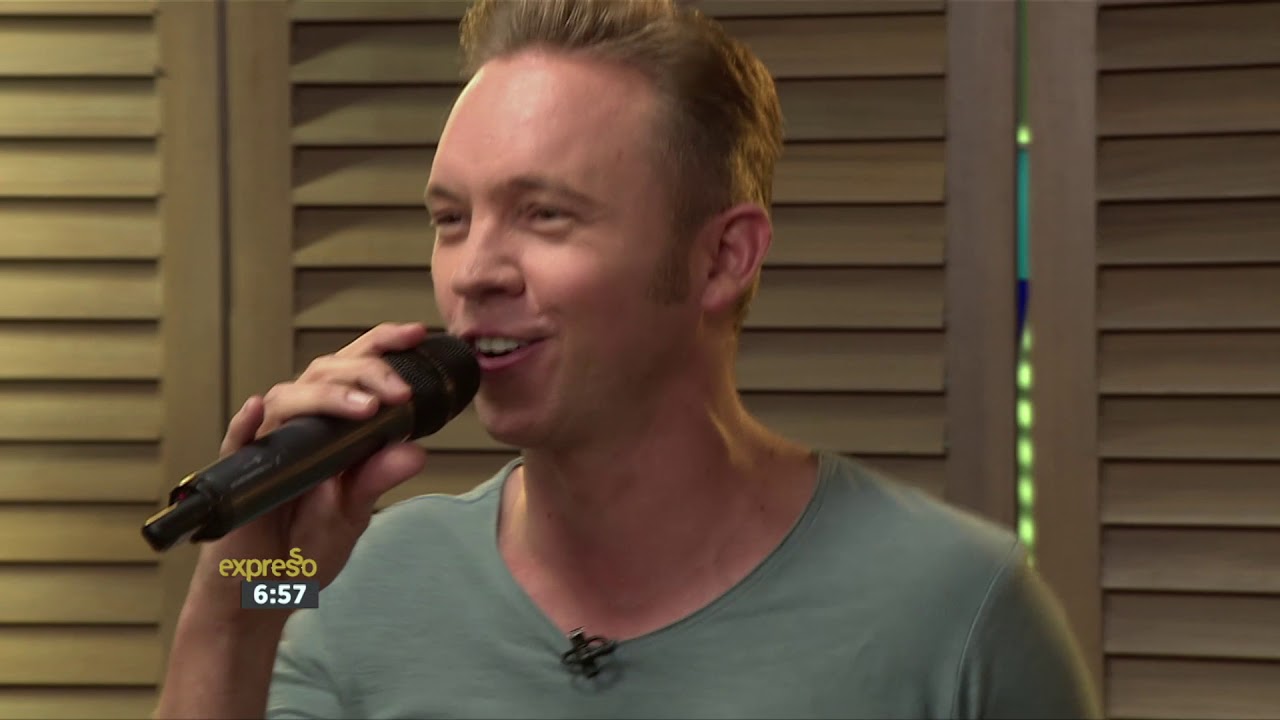 Jak de Priester performs “Roer Jou Voete (Move Your Feet)