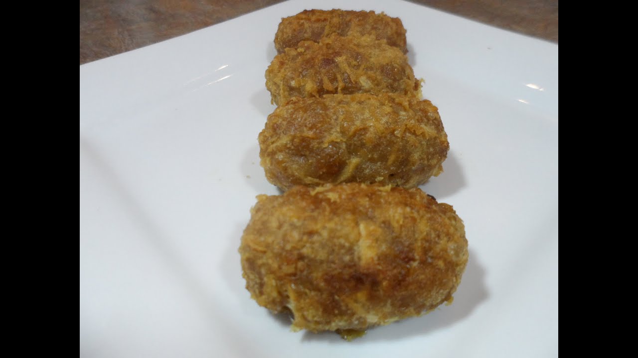 Kramau Taut Dessert Recipe (Baby Banana in Crispy Rice and Shredded Coconut Dessert)