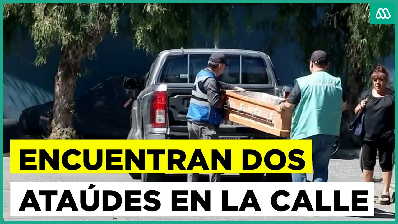Abandonan dos ataúdes en plena vía pública