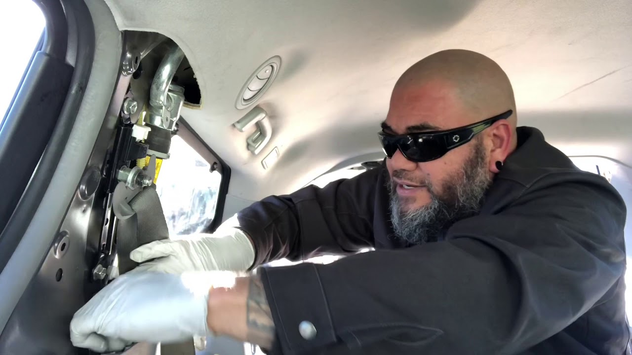 2014 Toyota Sienna Vent Window replacement