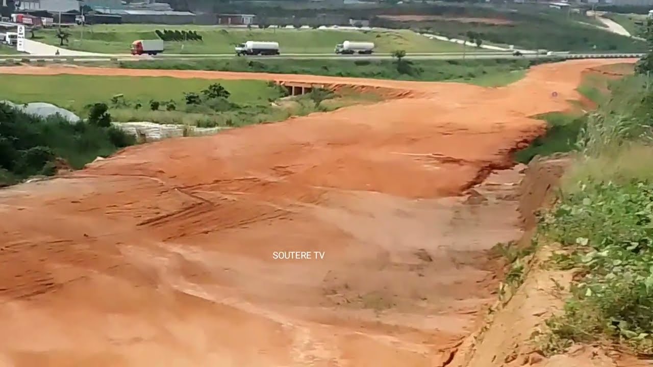 Échangeur Y4 - Autoroute du Nord en Cours de Construction à Akoupé Zeudji