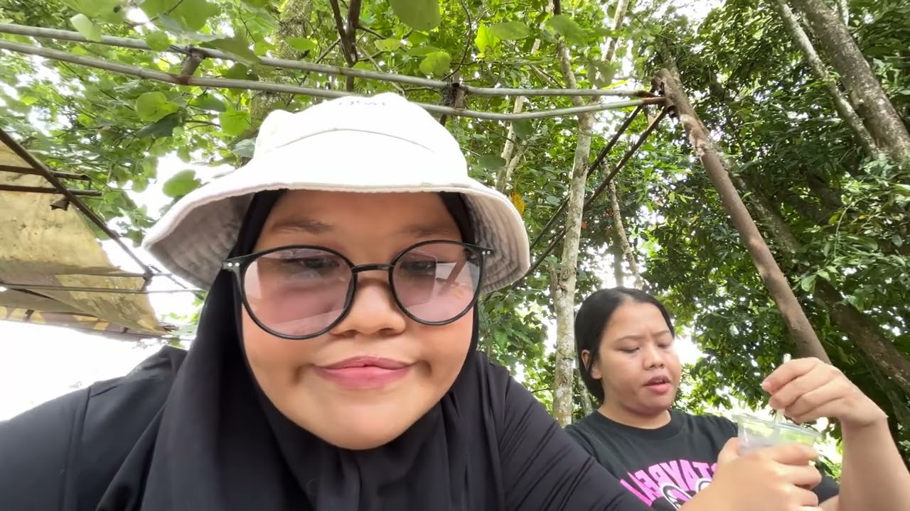 Nunggui siti gajah makan 🐘