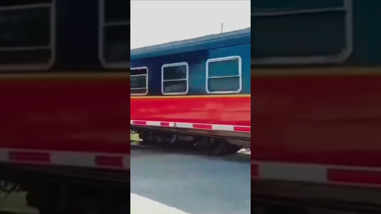 រថភ្លើងពណ៌ក្រហម Cambodia Royal railway Train passenger 