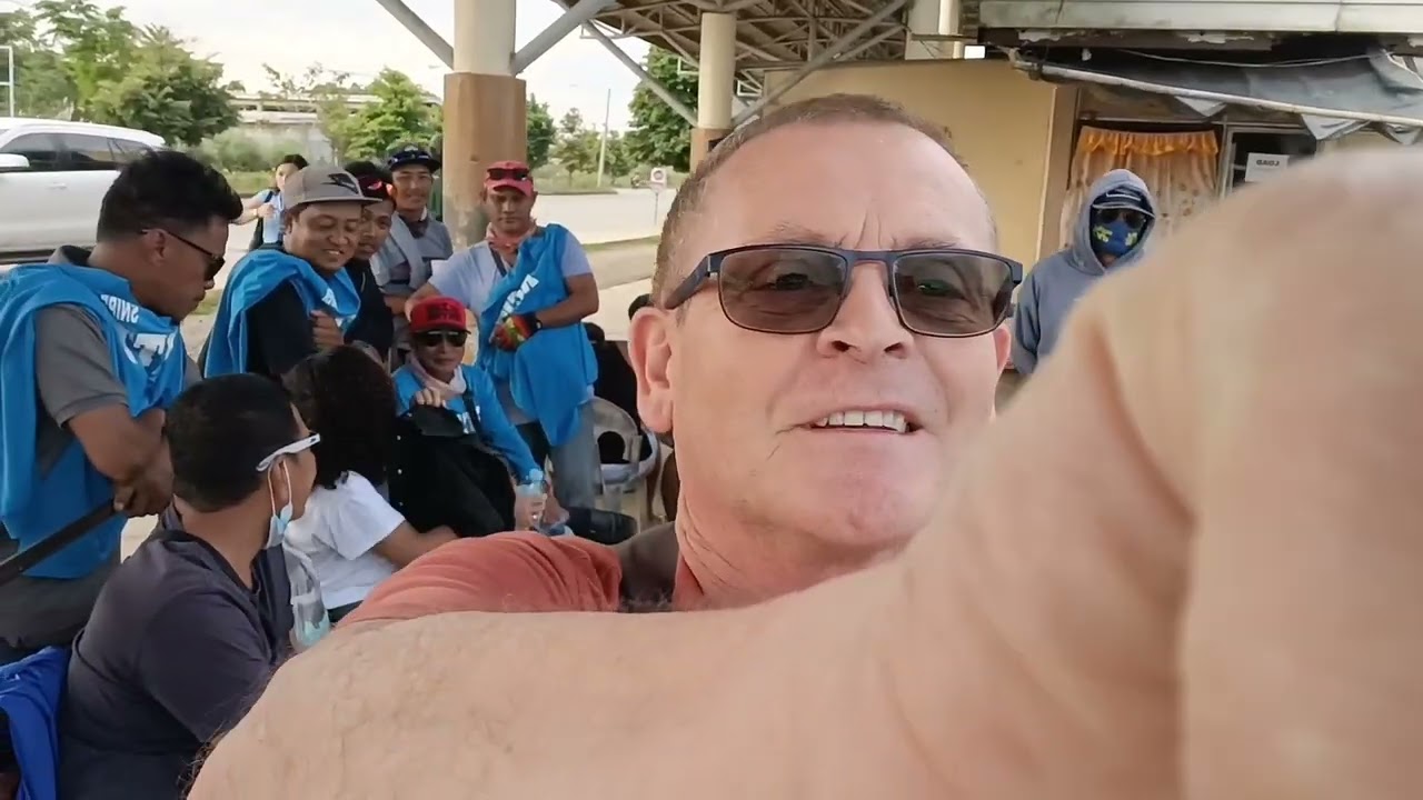 Friendliest bus station in Roxas city Philippines .Journey by trike to city centre hotel.