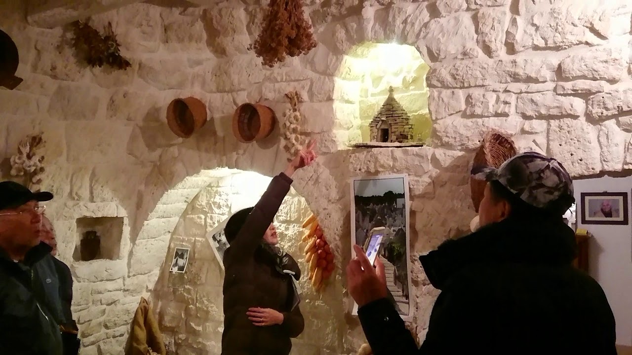 イタリアのアルベロベッロにある、日本人だったら必ず訪れる「陽子の店」内を見学します。