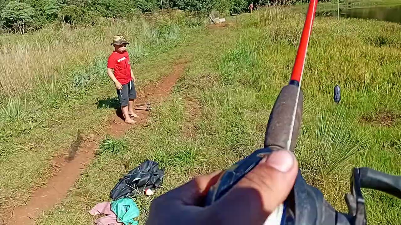 Fazendo aquela pescaria em família na isca artificial 