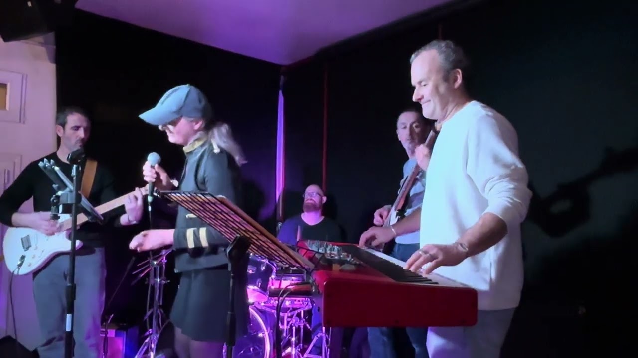 Kim Wilde - Kids In America (Cover by Bluecoast)