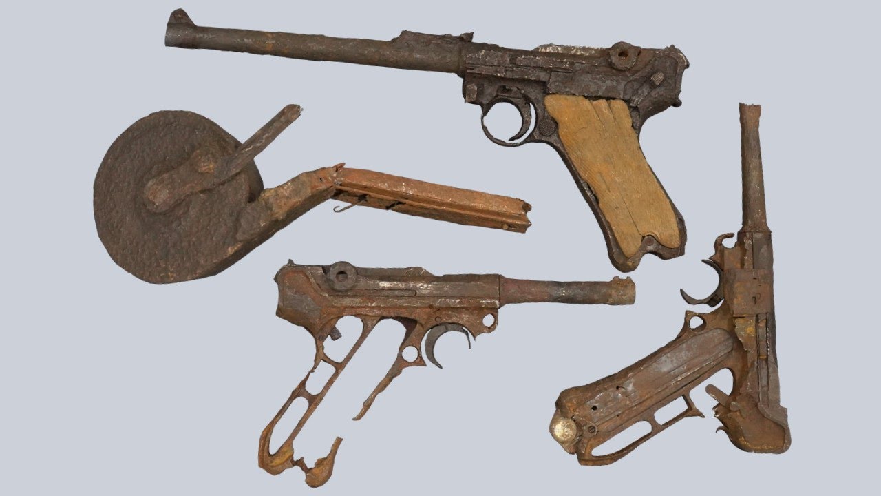 German Lugers & Relics Dug Up On WW2 Battlefield!