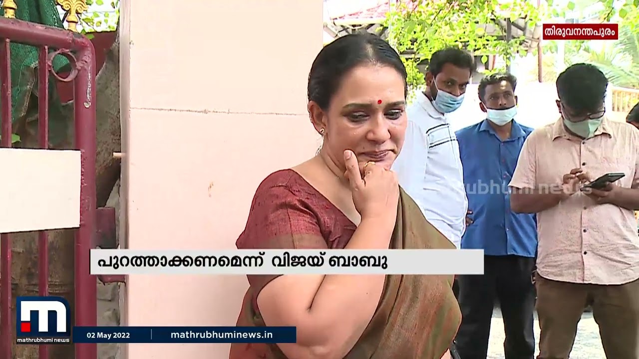 വിജയ് ബാബുവിന്റെ ആവശ്യപ്രകാരം മാറി നിൽക്കാൻ അവസരം നൽകിയ നടപടിക്കെതിരെ 'അമ്മ'യിൽ പൊട്ടിത്തെറി