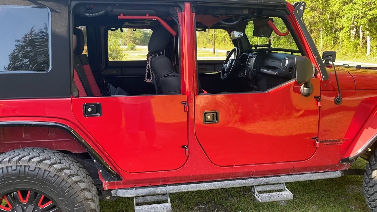 Верхняя и нижняя части дверей Bestop Element на JKU Rubicon 2012 года