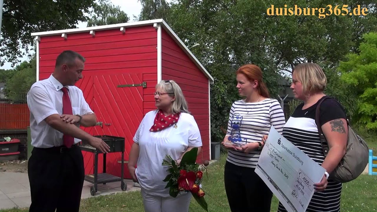 zebrakids &uuml;berreichen ersten Nancy Schulz Preis an Diana M&uuml;nter