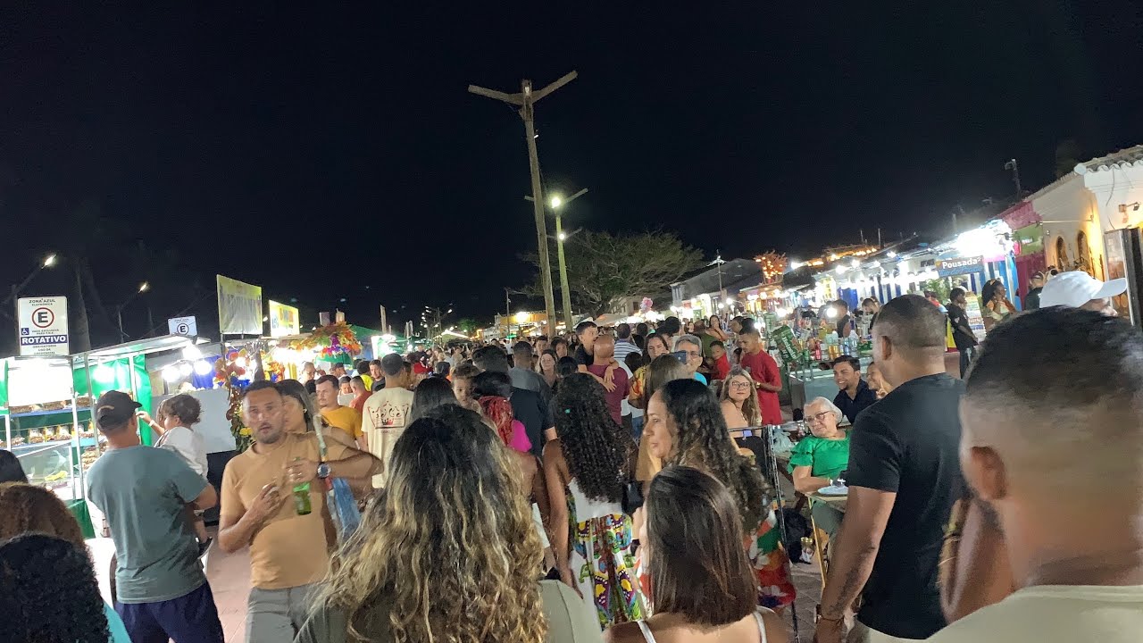 MOVIMENTO DA PASSARELA DA CULTURA LOTADAA PORTO SEGURO NESSE FINAL DE SEMANA #portoseguro  #dicas 