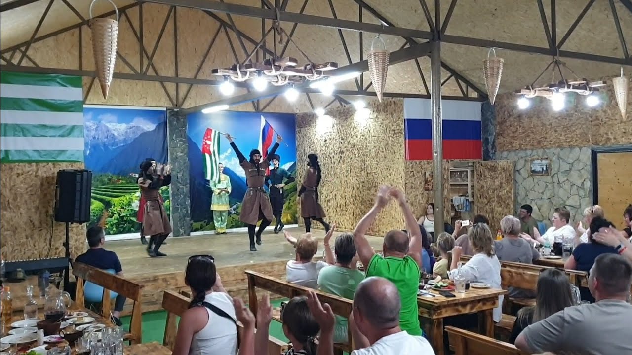 В ГОСТЯХ У АБХАЗСКОЙ СЕМЬИ. АБХАЗСКОЕ ЗАСТОЛЬЕ. ДУРИПШ. АБХАЗИЯ