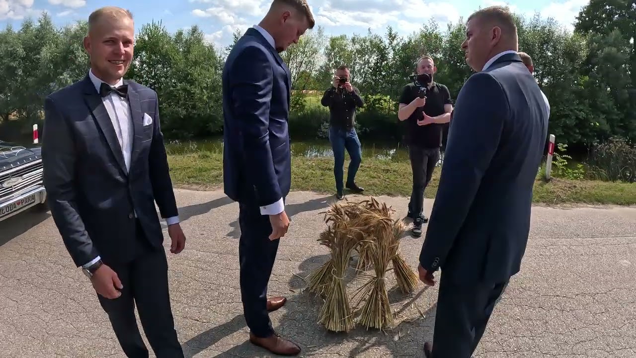 brama weselna mł&oacute;cenie zboża cepem