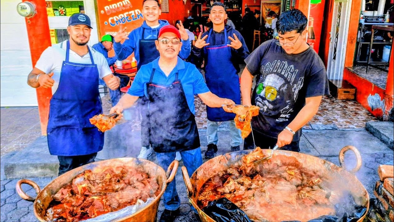 EL REY DE LA BIRRIA O LA BARBACOA l Charo Michoacan