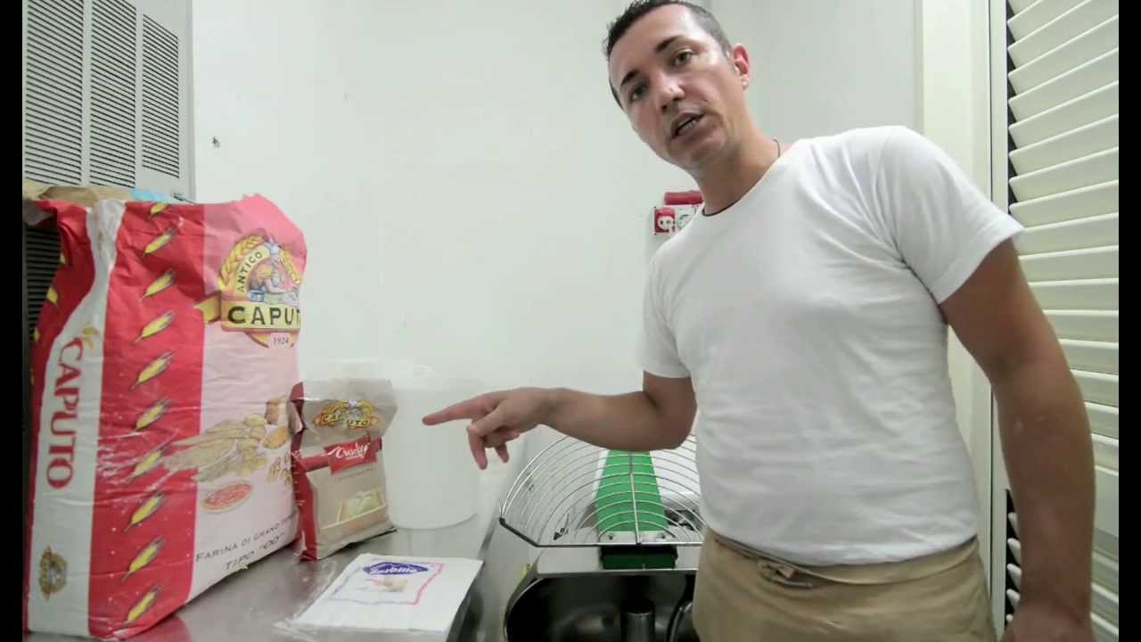 Stuffed pizza: neapolitan 