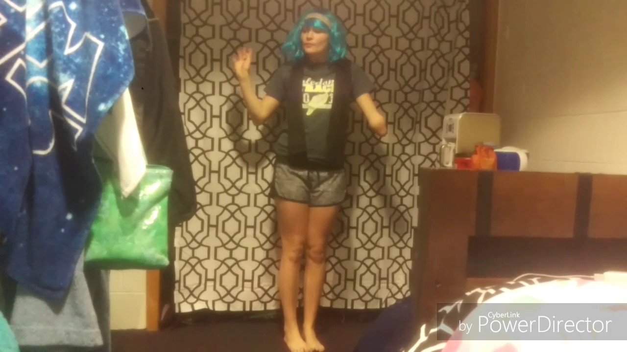 Putting on tights with one hand