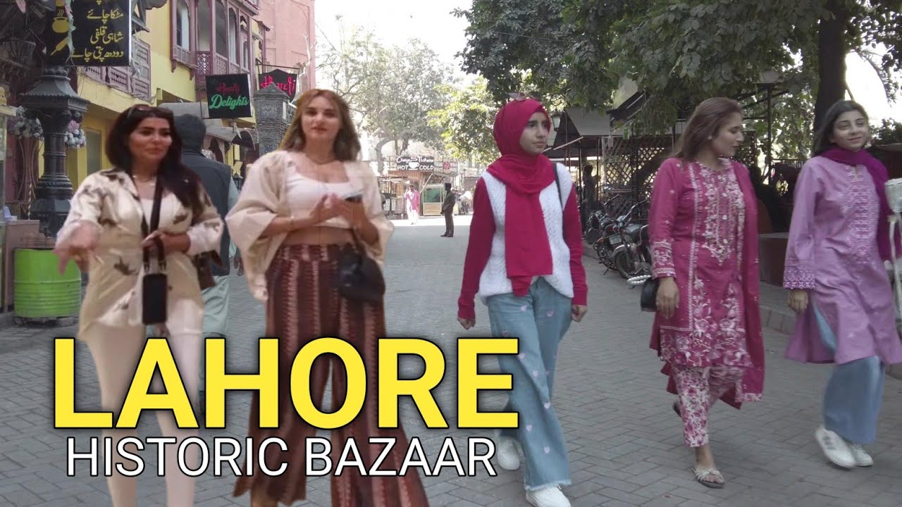 🇵🇰Walking Through Lahore&rsquo;s Oldest Markets 4K Bazaar Tour (2025)